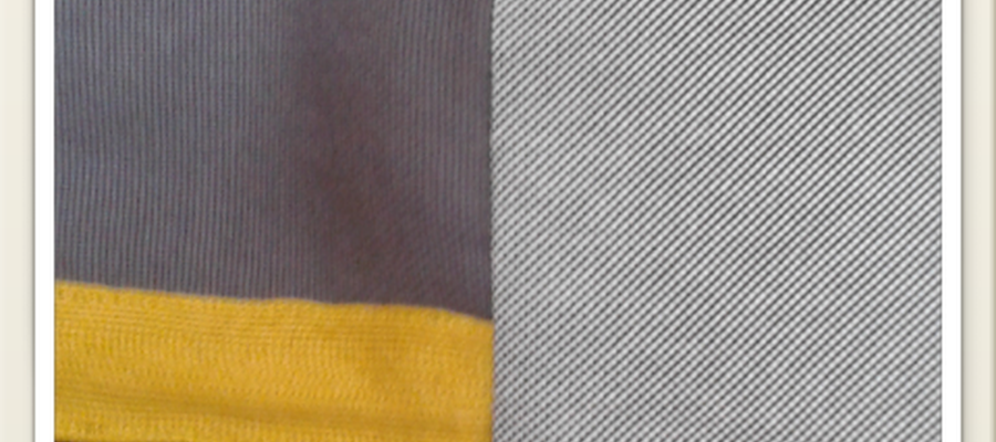 Loneta grisak, zinta mostaza eta berejenarekin.