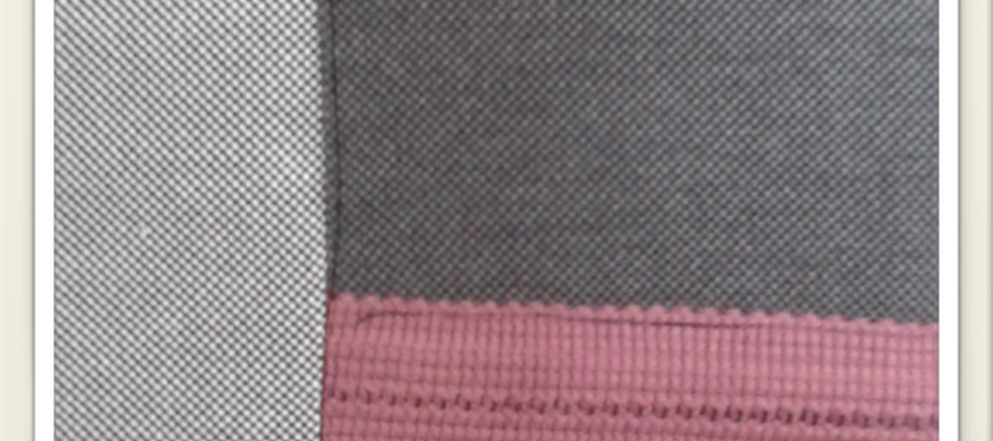 Lonetazko poltsa. Karratu txiki eta zinta arrosarekin.