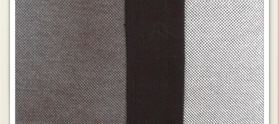 Loneta grisa eta beltza, karratu txikiarekin eta zinta tejarekin.