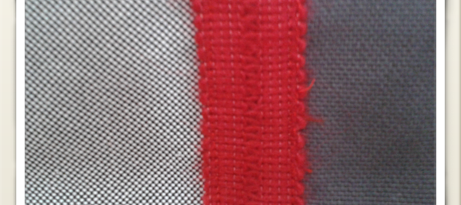 Lonetazko poltsa. Tira gorriarekin.