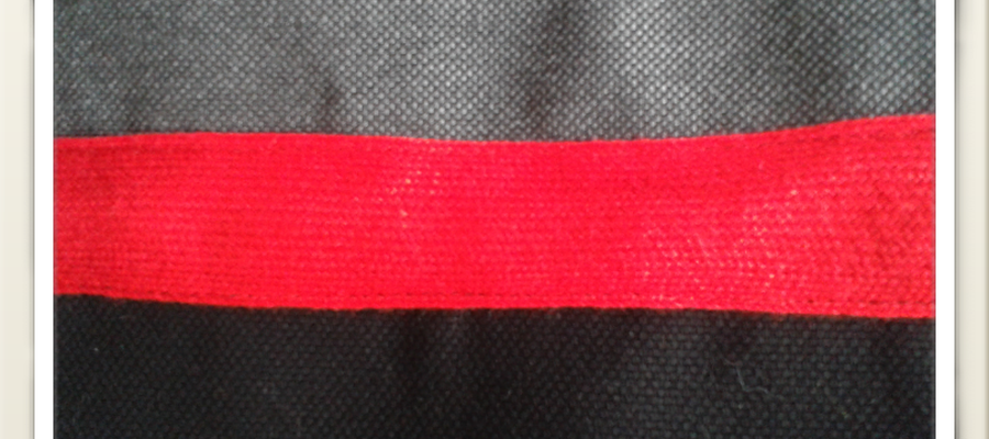 Lonetazko poltsa. Tira gorria