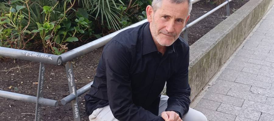 Jende ona eta putakumeak:               és tot tan absurd…