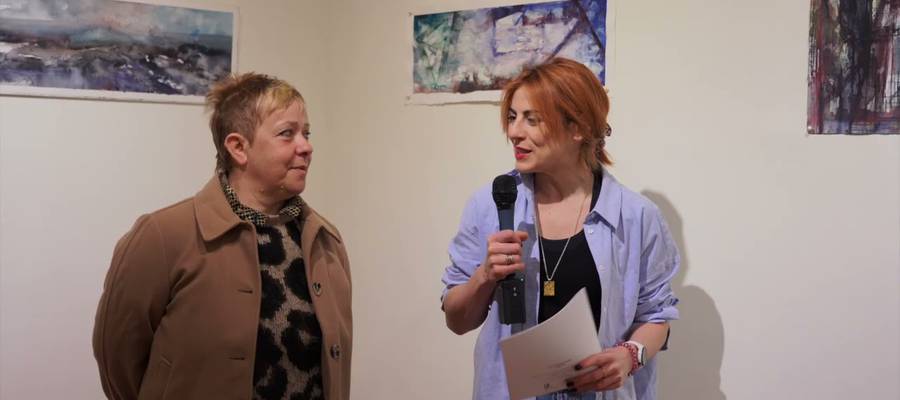 Denari aditasuna eskaini behar zaio, den-dena interpretagarria baita