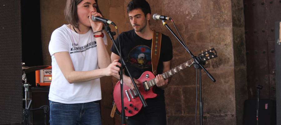 Azalera "Emakumeen ahalduntzeari buruzko kanta da 'Etxelila'"