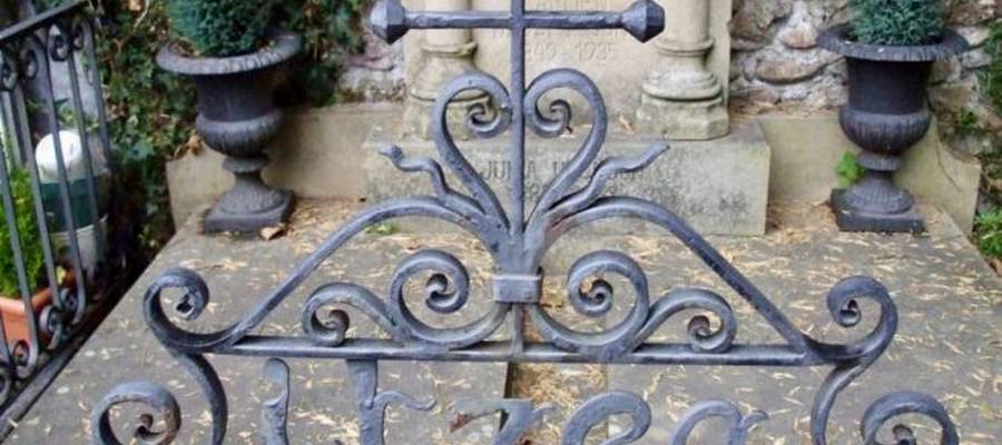 Baroja familiaren Itzeko hilobia