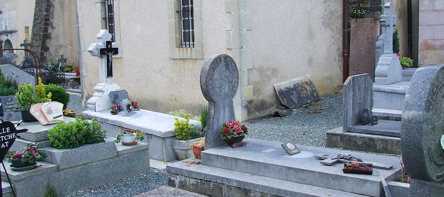 Jean-Pierre Duvoisin idazlearen hilobia