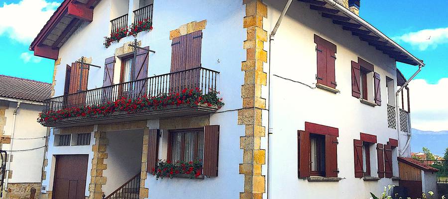 Fernando Urkia idazlearen sortetxea (zena)