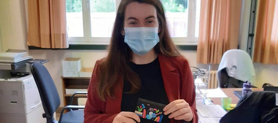 Ane Galdona ikasleak, Egun Behin lehiaketako 3. edizioko irabazlea, bere saria jaso du
