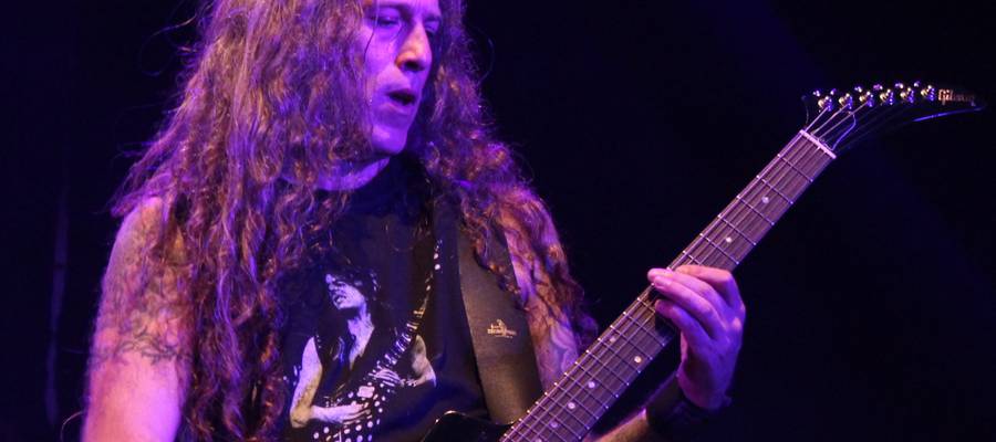 Asgarth "Erraietara itzuli nahi genuen, lehengo doinu eta melodia zaharrak lantzera"