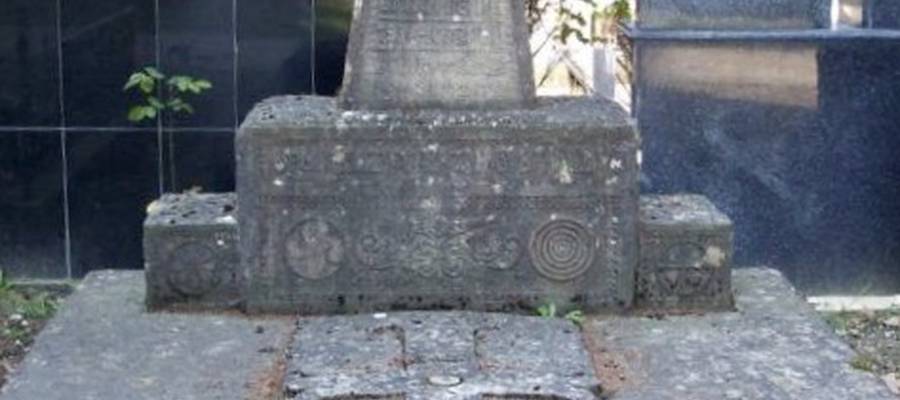 Irigarai familiaren hilobia