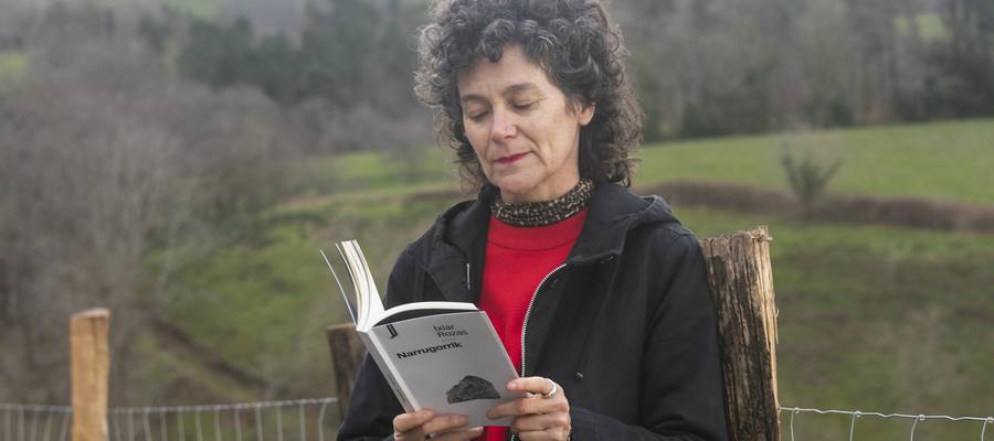 Izadia eta gizadia batzen dituen eleberri poetikoa