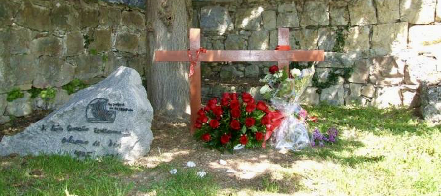 Jorge Oteiza eta Itziar Carreñoren hilobia