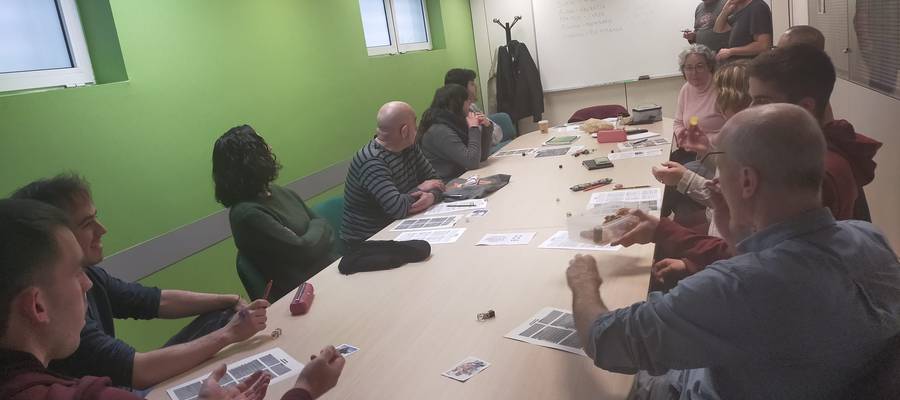 Rolean aritu dira ikasleak