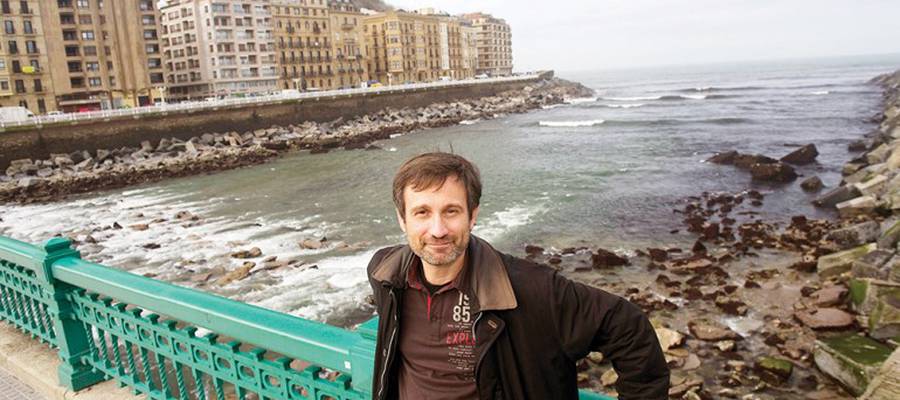 "‘Elebitasuna’ etiketari atseden hartzen utzi behar diogu, kalte egiten baitigu"