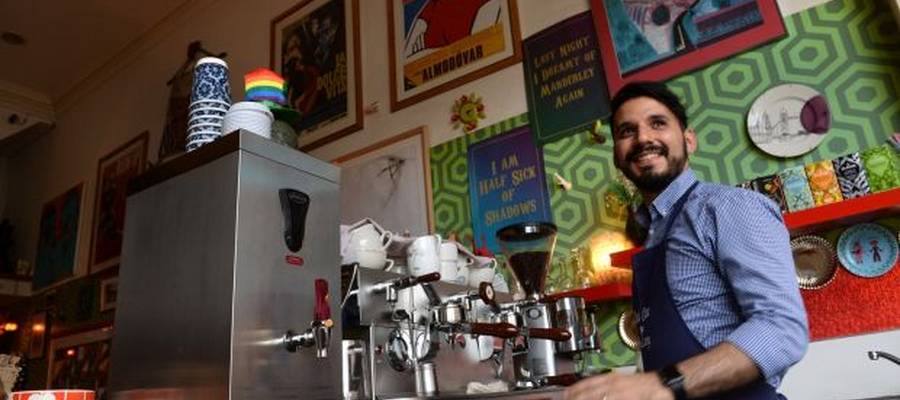 Starbucks-en inbasioaren aurka kafeak oparitzen Dublinen