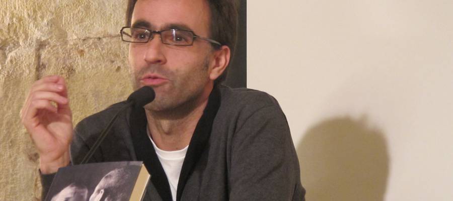 Gailurra erdiesten duen nobela bihurgunetsua: lur-zulora jausitakoen gaineko literaturaren muina