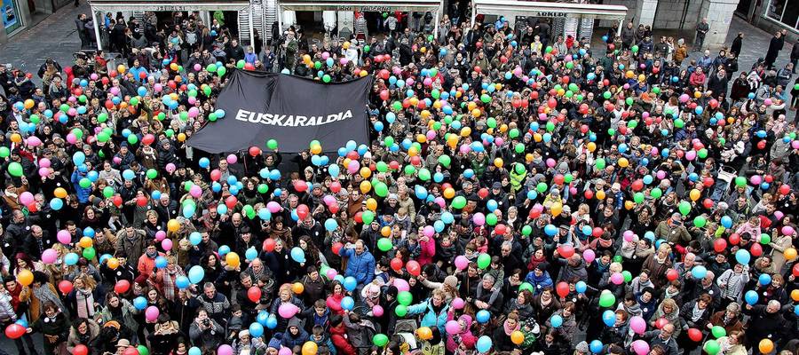 Giro bikaina Euskararen Nazioarteko Eguneko ospakizunetan