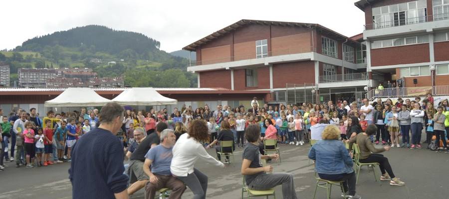 Ikastola egun bikaina