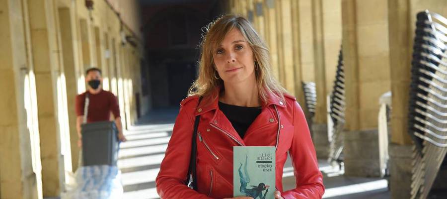 Ama bakarra dago, baina ez da inoiz bakarrik