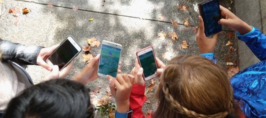 Telefono mugikorrak eta alkohola, bi buruhauste, bi prestakuntza tailer