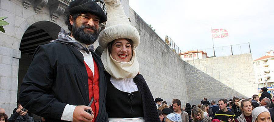 Eskatu euskarazko liburu bat Olentzerori