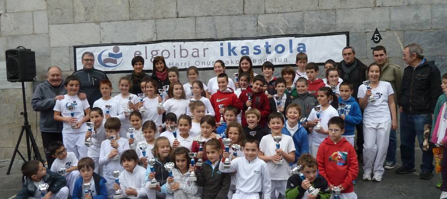 Zatozte larunbat honetan Pilota Eguneko finalistak animatzera!