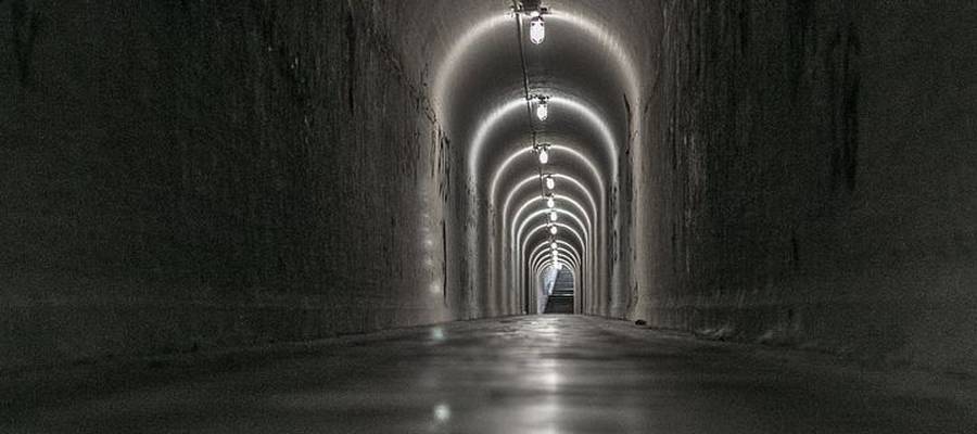 Tunel ilun eta luzea.